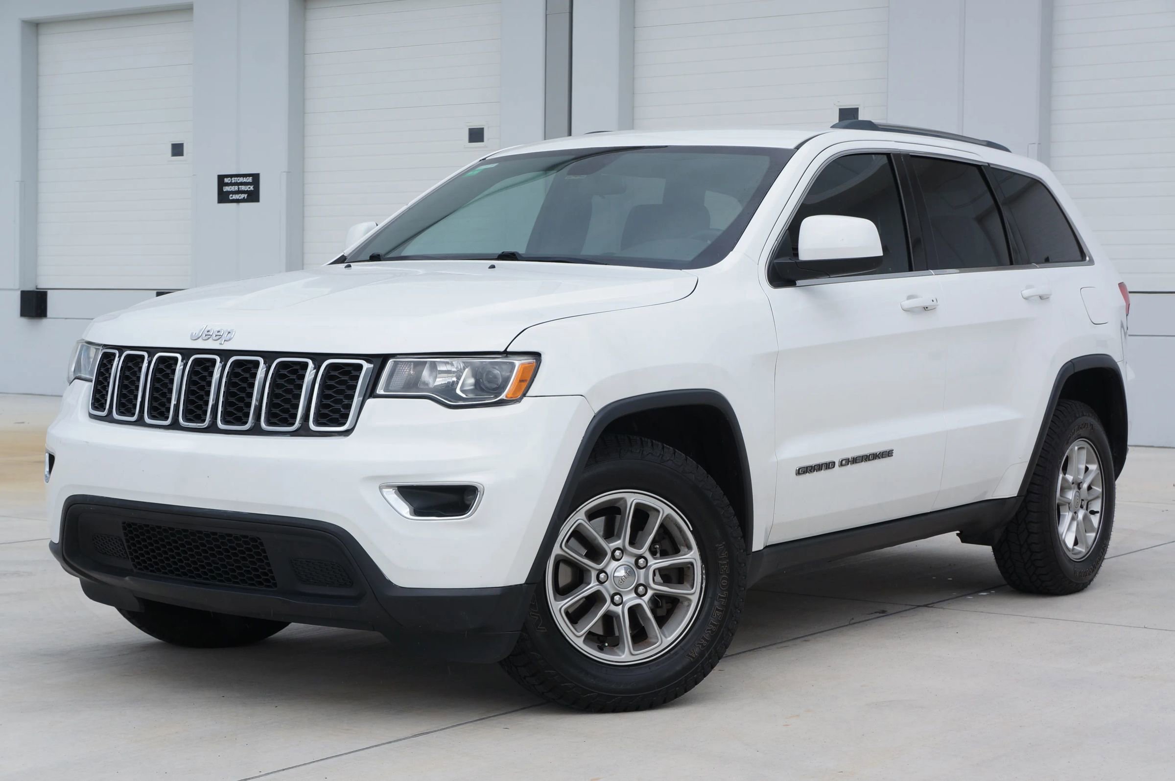 Used 2018 Jeep Grand Cherokee Laredo image 6