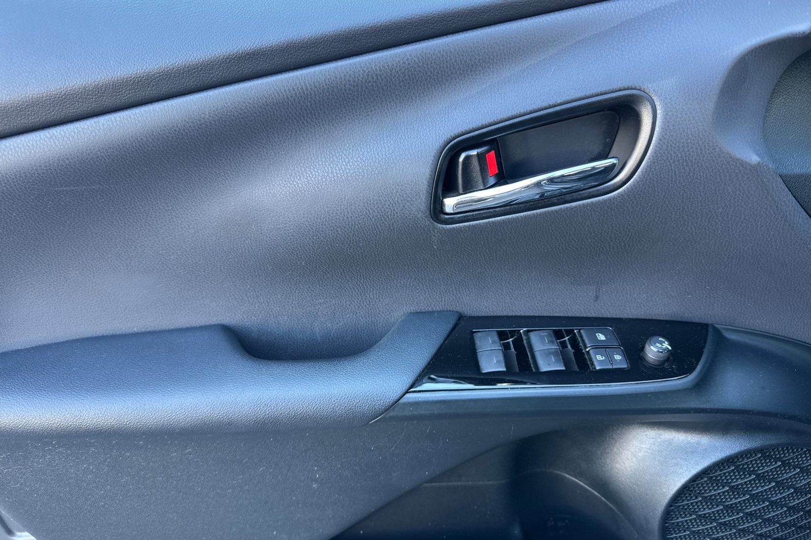 Used 2020 Toyota Prius Prime Limited FWD image 12