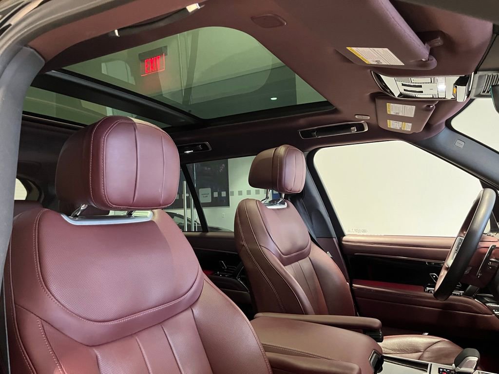 Used 2025 Land Rover Range Rover SE image 37