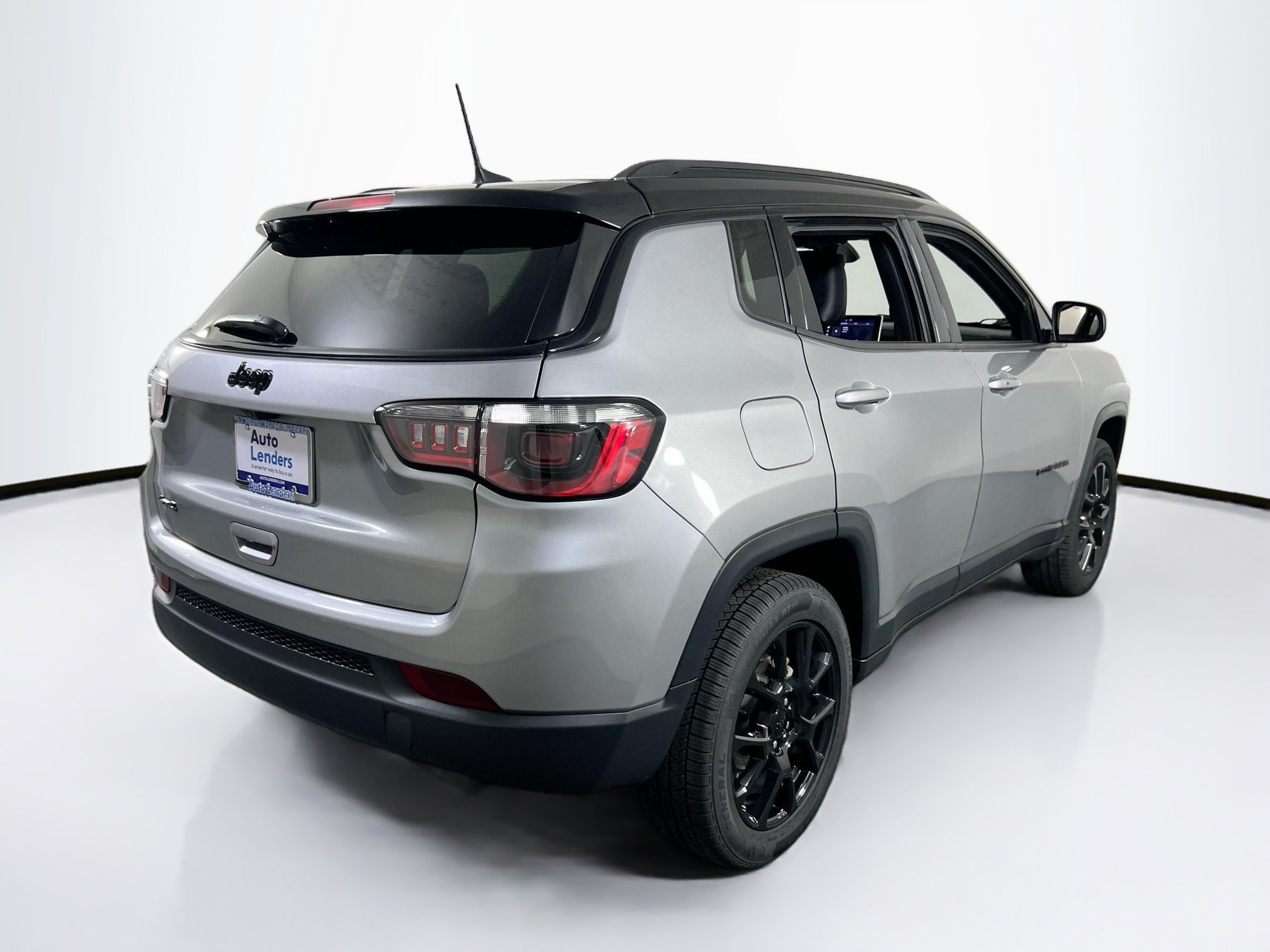 Used 2022 Jeep Compass Latitude w/ Sun and Sound Group AWD/4WD image 5