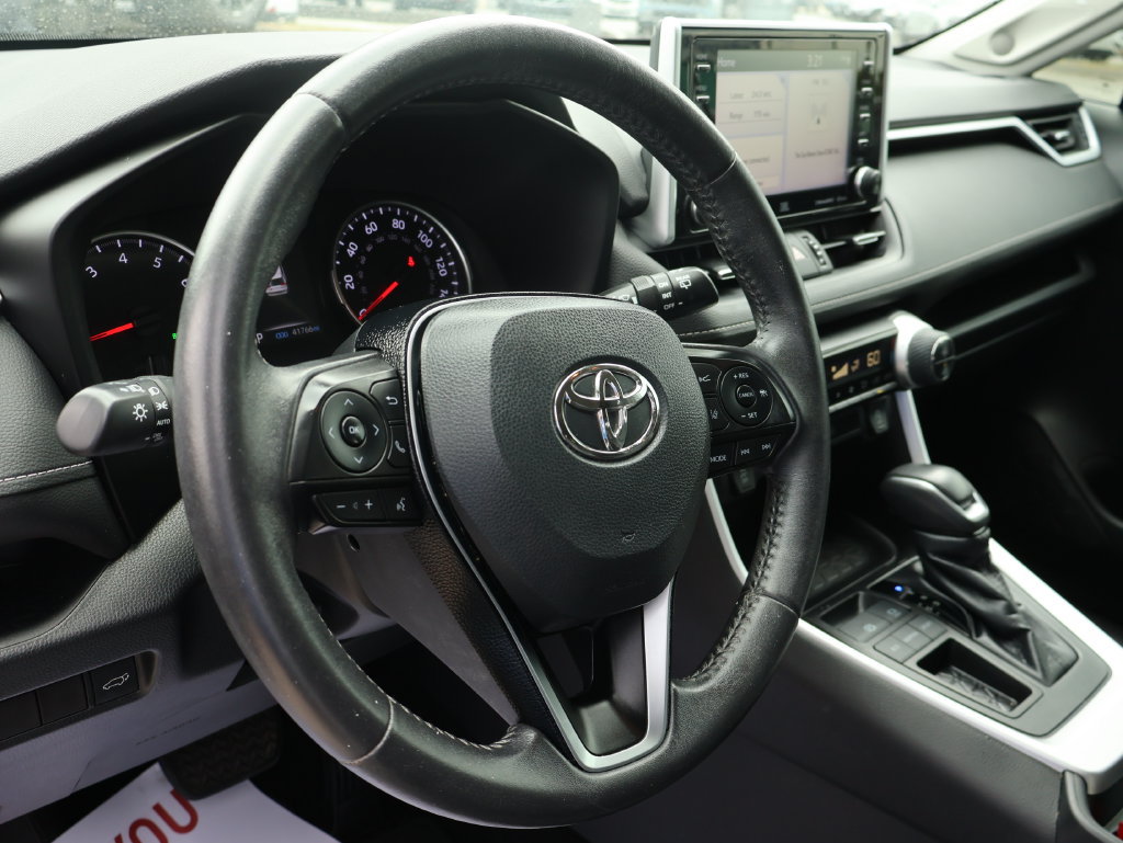 Used 2020 Toyota RAV4 XLE Premium FWD image 40