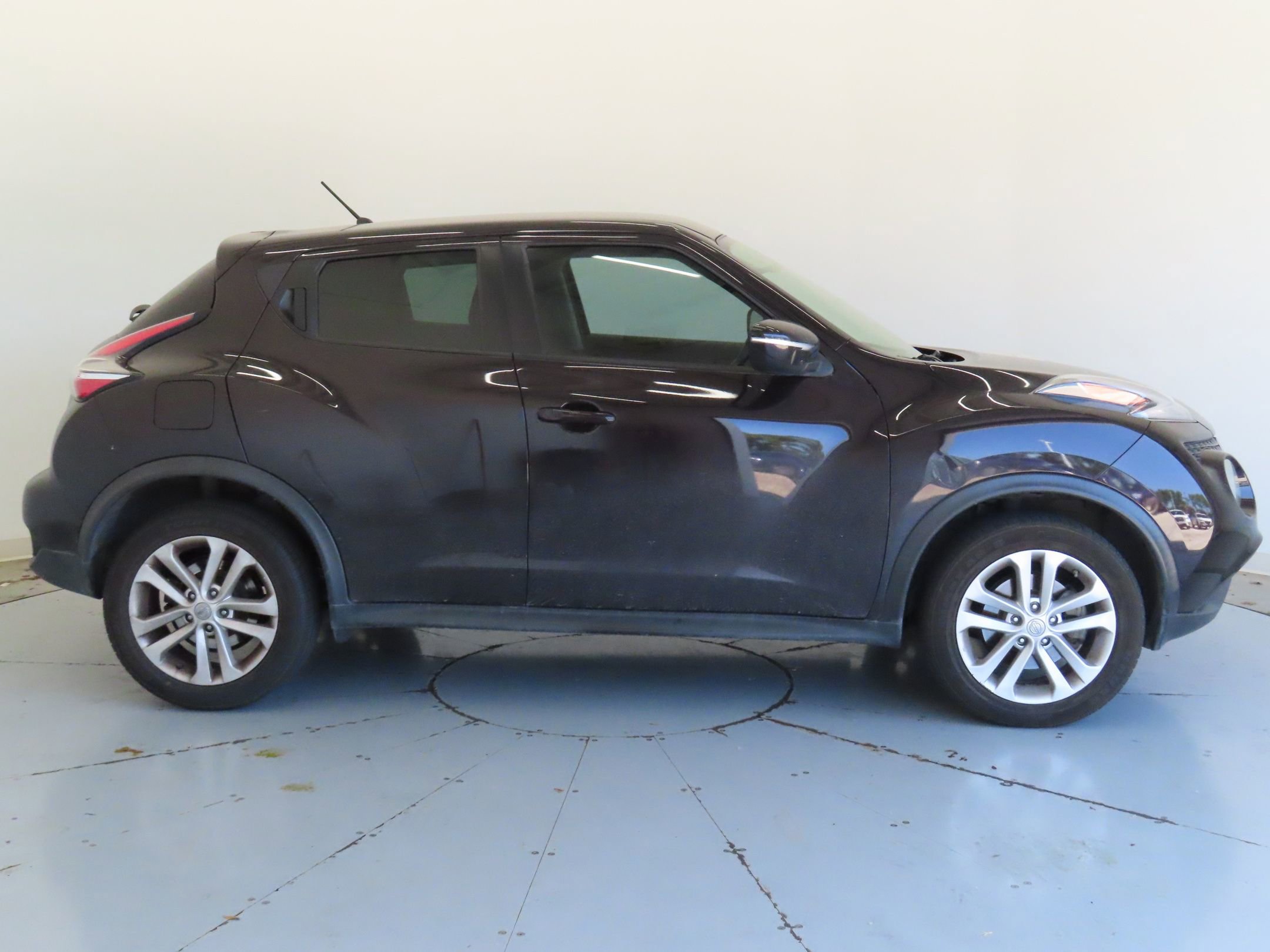 Used 2016 Nissan Juke S FWD image 2