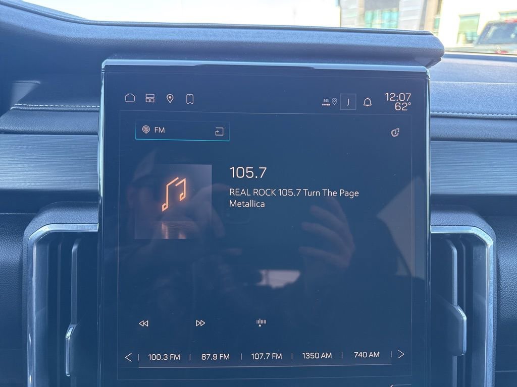 Used 2025 GMC Acadia Elevation image 18