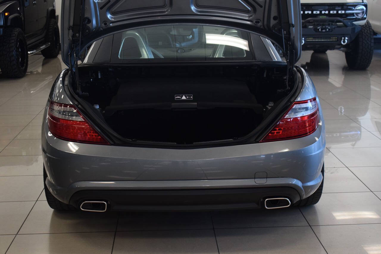 Used 2016 Mercedes-Benz SLK 300 image 11