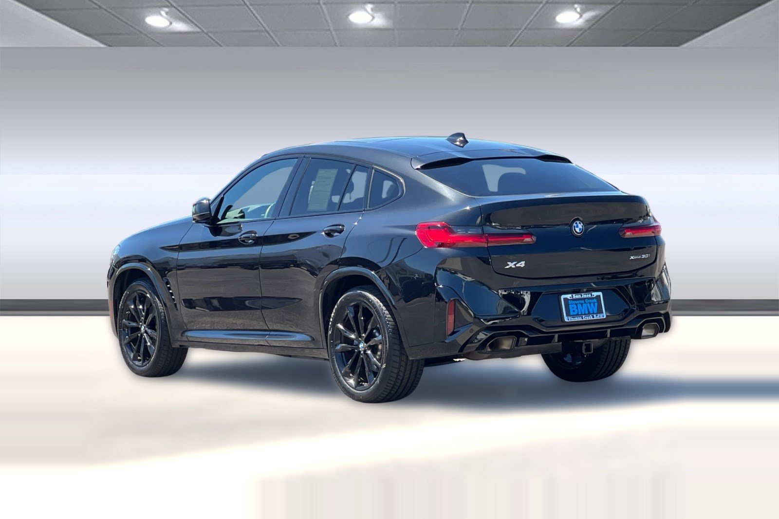 Used 2023 BMW X4 xDrive30i w/ M Sport Package AWD/4WD image 3