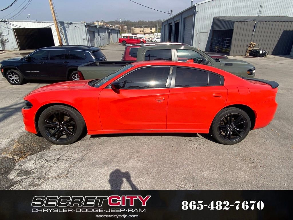 Used 2018 Dodge Charger SXT Plus w/ Blacktop Package image 3