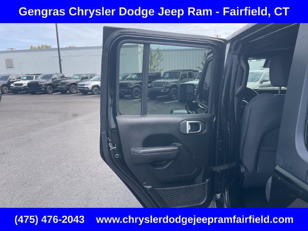 Certified 2024 Jeep Wrangler Unlimited w/ Convenience Group AWD/4WD image 42
