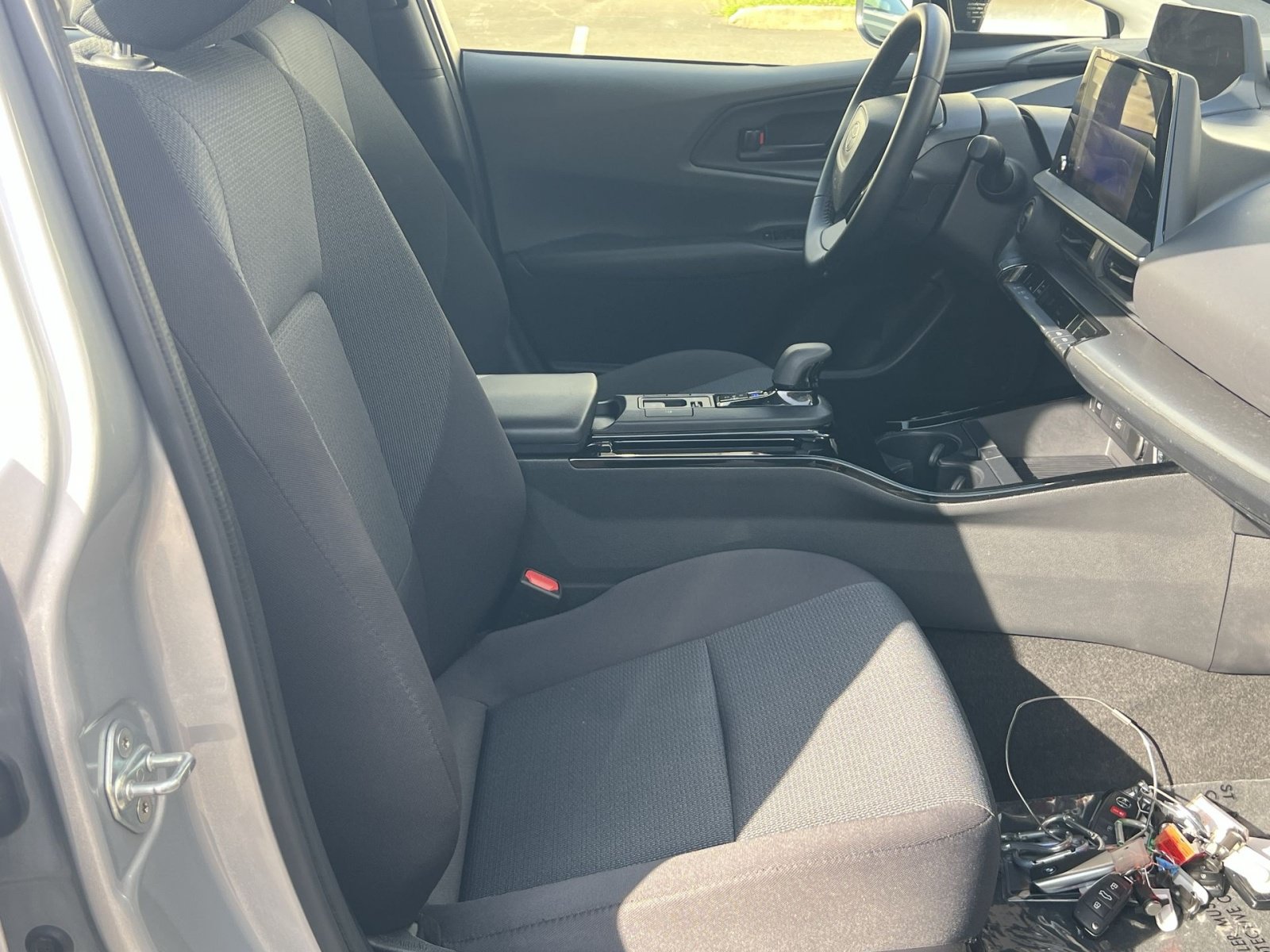 Used 2025 Toyota Prius LE FWD image 27