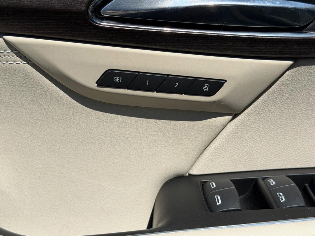 Used 2023 Buick Envision Avenir image 17