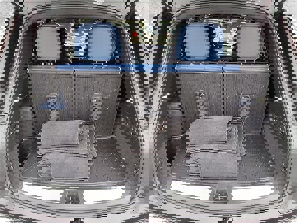 New 2026 Cadillac Vistiq Premium Luxury w/ LPO, Floor Liner Package image 13