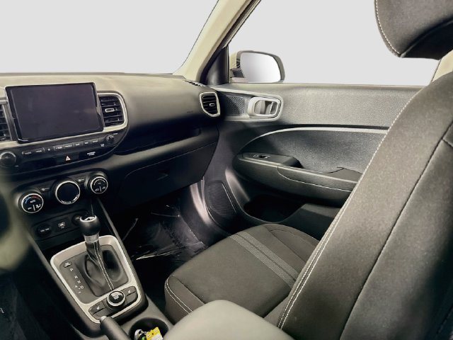 Used 2021 Hyundai Venue SEL w/ Premium Package FWD image 24