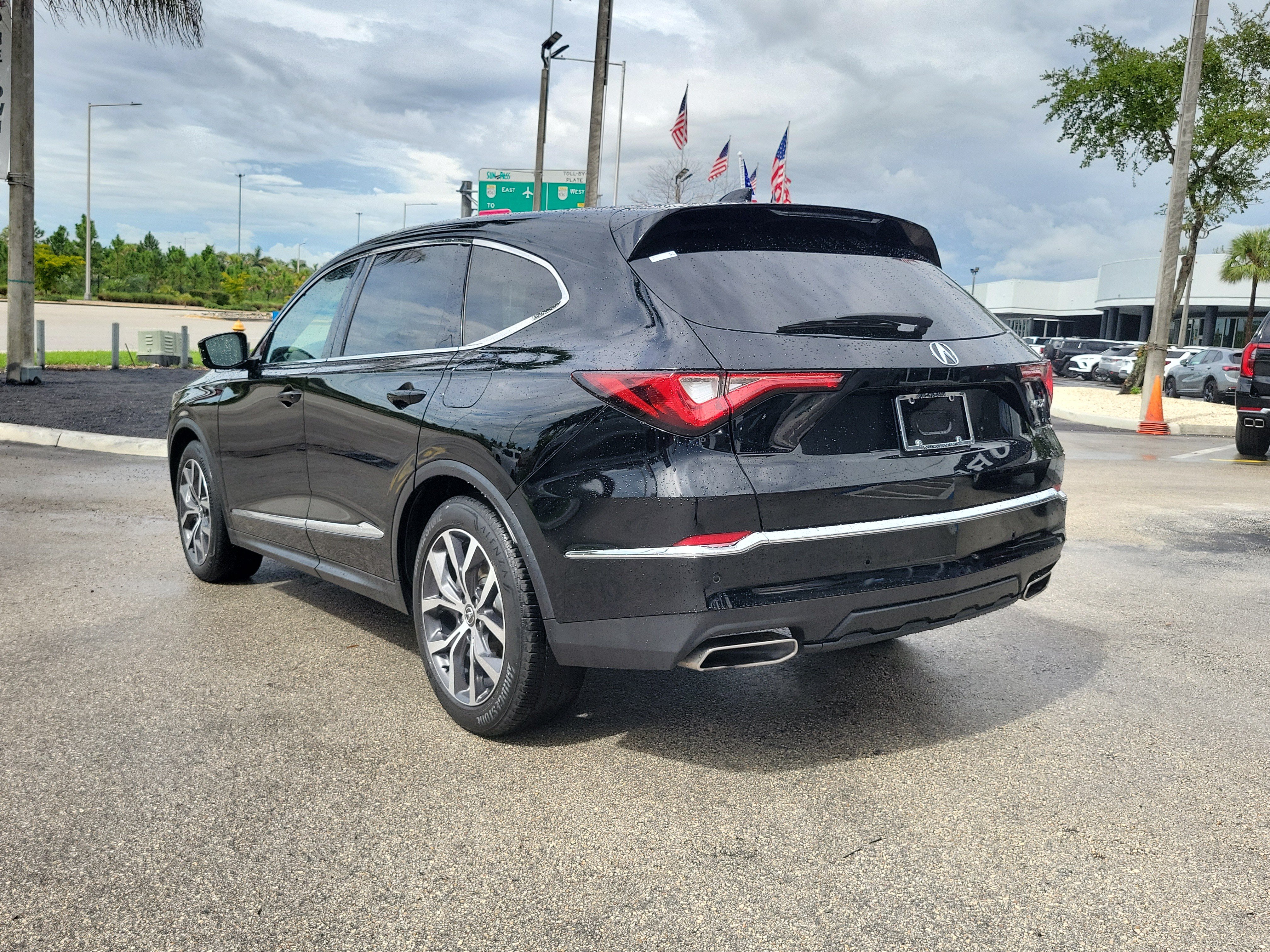 Used 2023 Acura MDX w/ Technology Package FWD image 7
