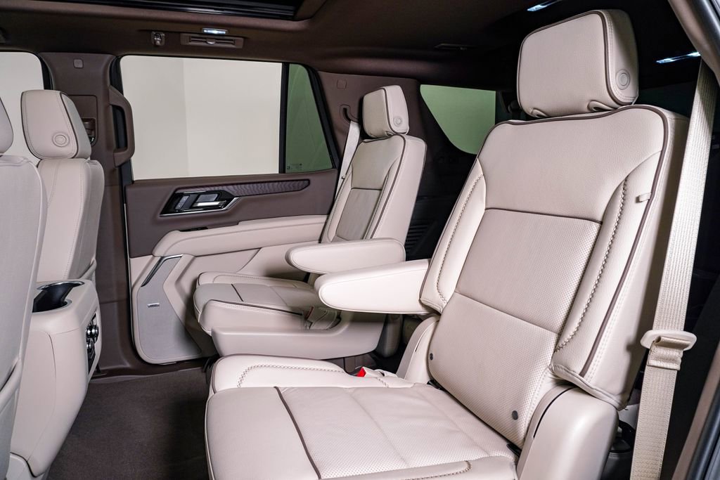 Used 2025 GMC Yukon Denali w/ Sun & Power Step Package image 18