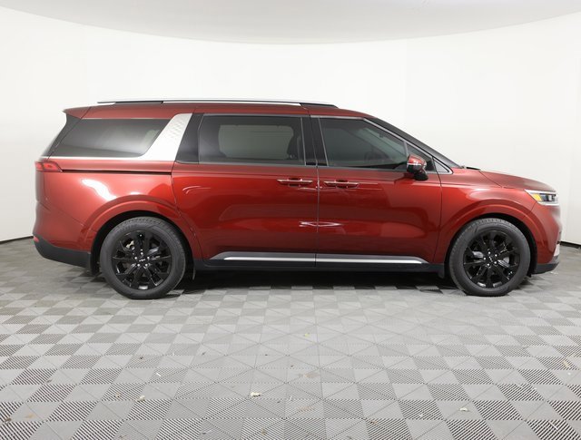 Certified 2024 Kia Carnival SX image 4