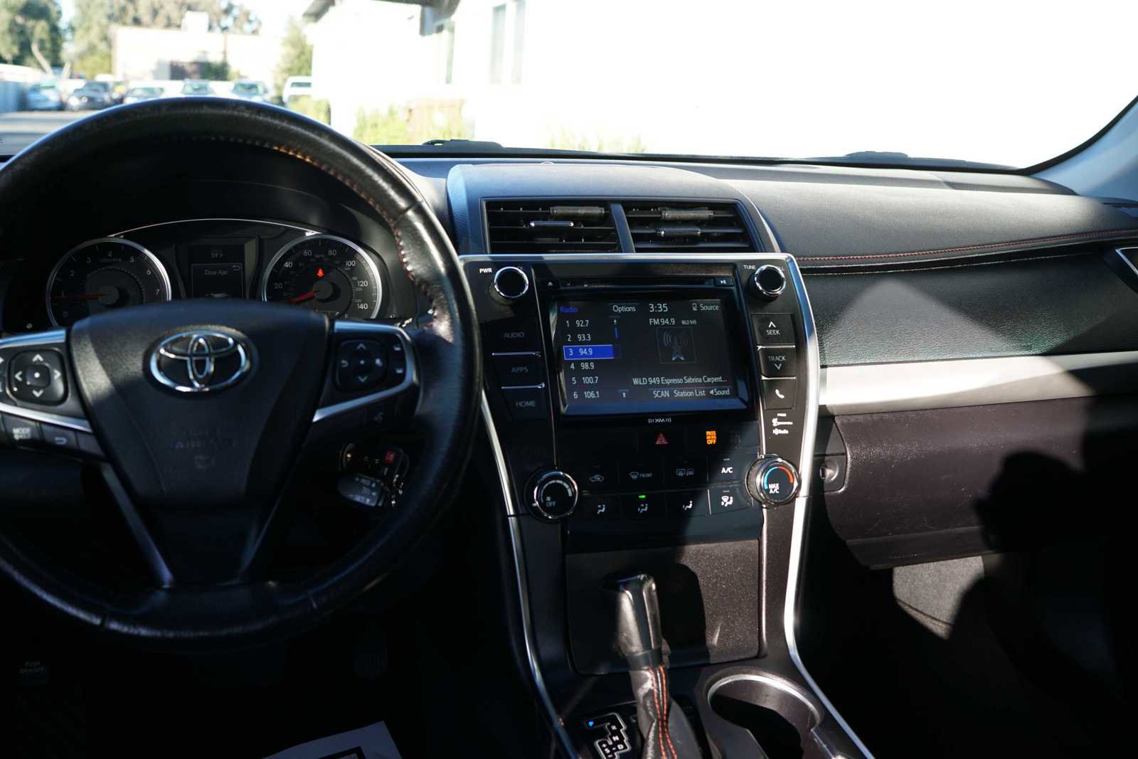 Used 2017 Toyota Camry SE w/ Moonroof Package image 43