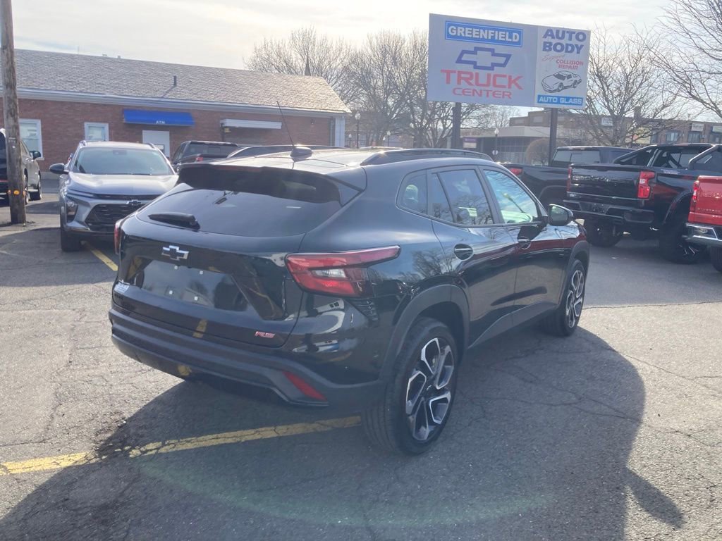Used 2025 Chevrolet Trax RS w/ Sunroof Package FWD image 7