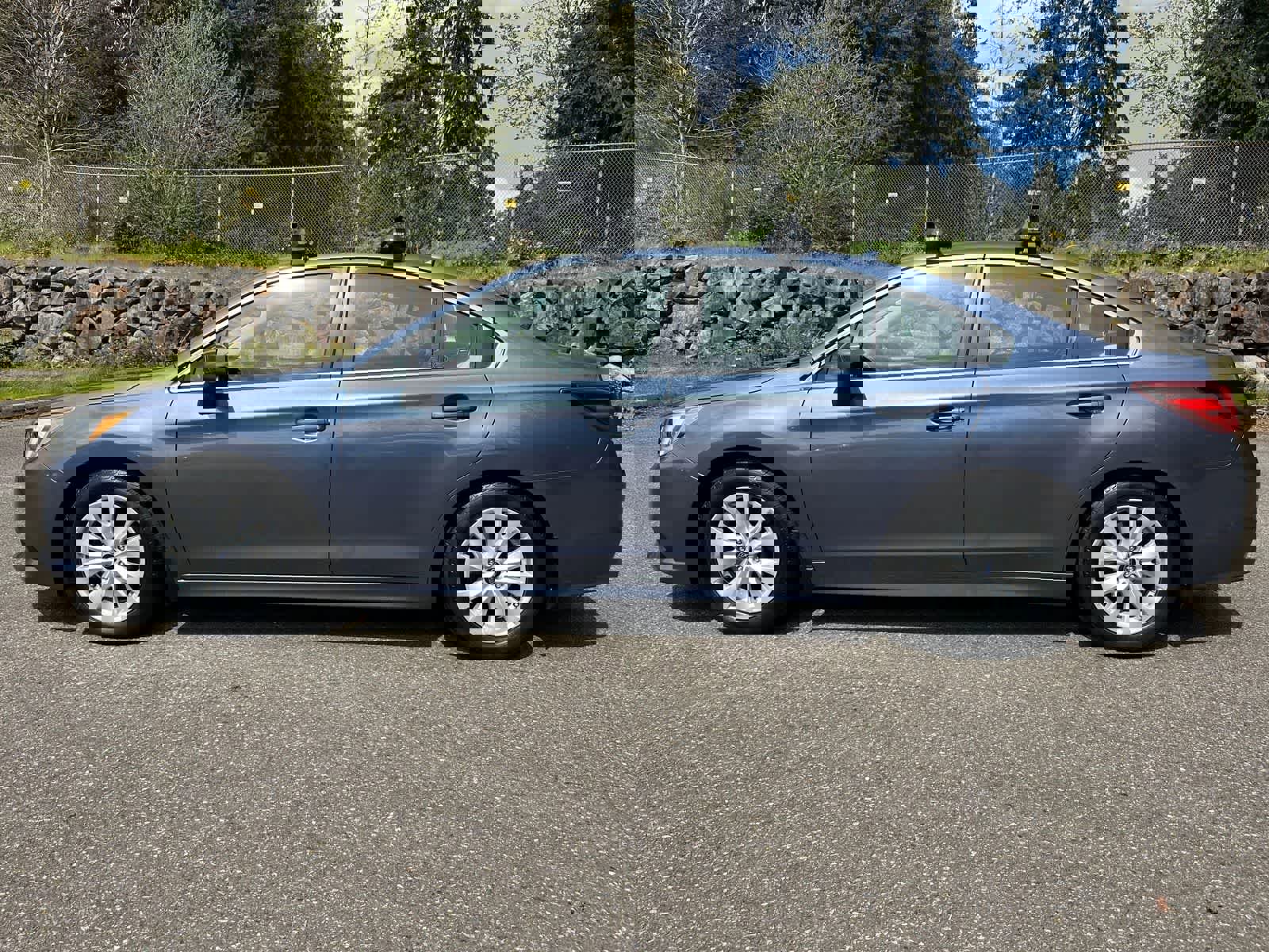 Used 2016 Subaru Legacy 2.5i Premium AWD/4WD image 2