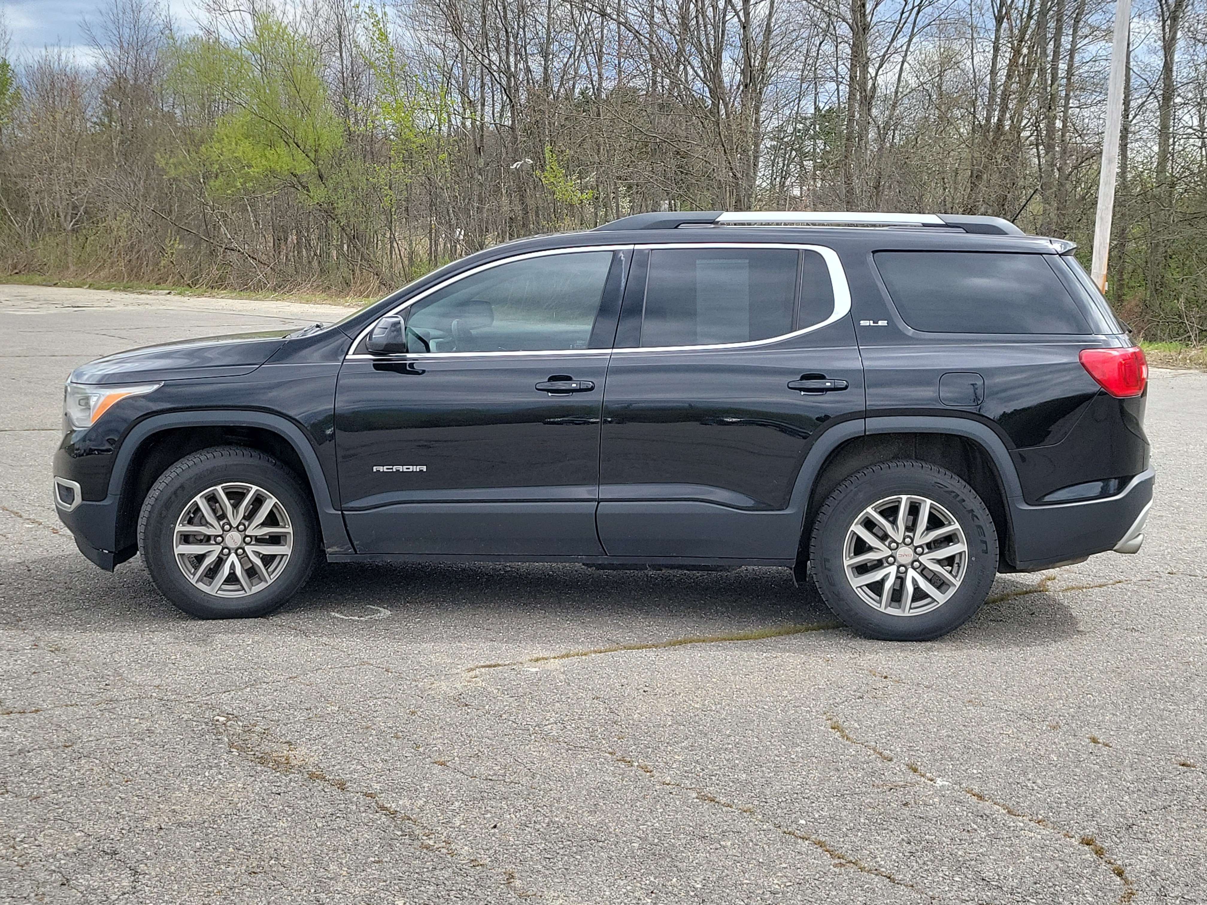 Used 2017 GMC Acadia SLE w/ Driver Alert Package I AWD/4WD image 8