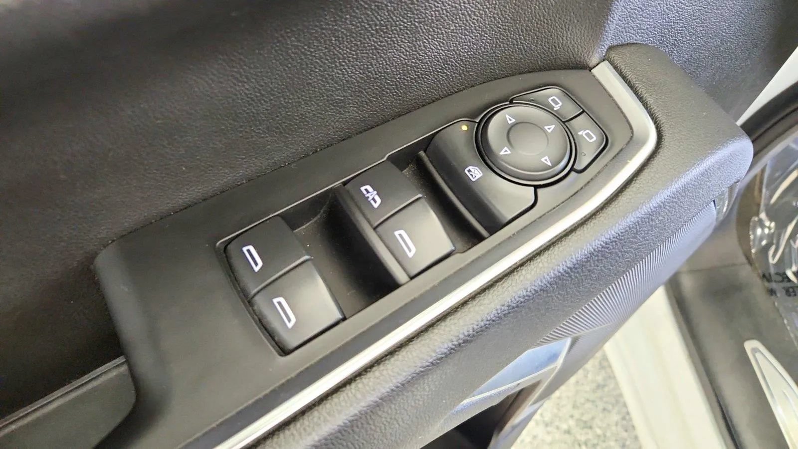 Used 2023 Chevrolet Silverado 1500 LT AWD/4WD image 23