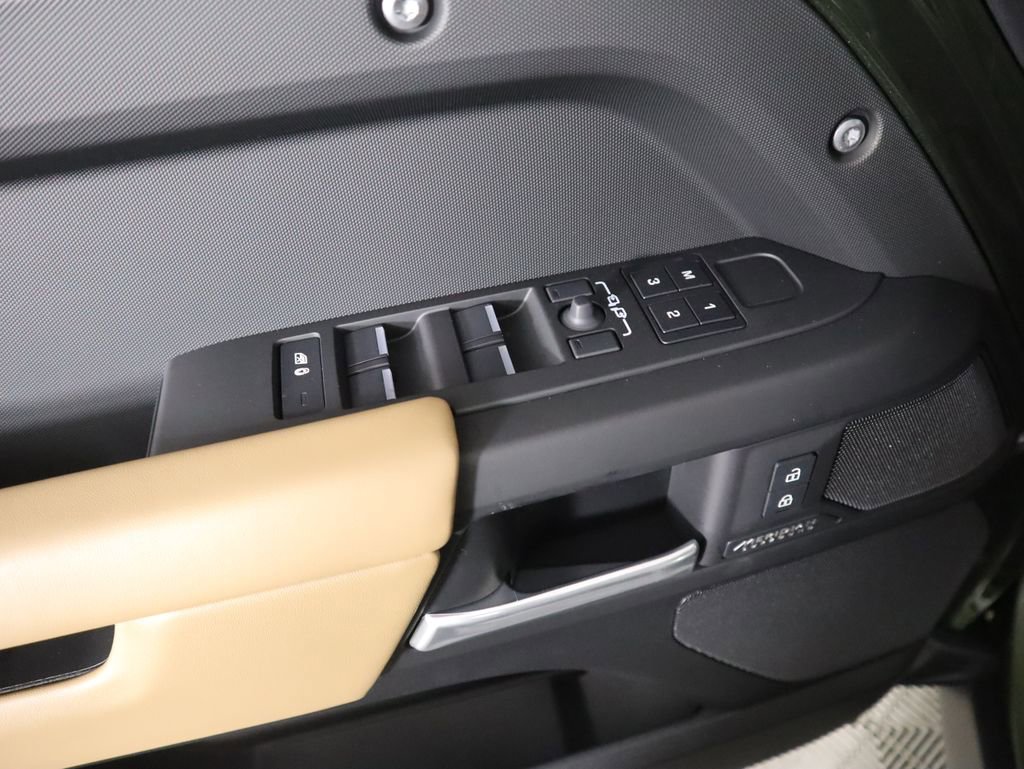 New 2026 Land Rover Defender 110 X-Dynamic SE image 25