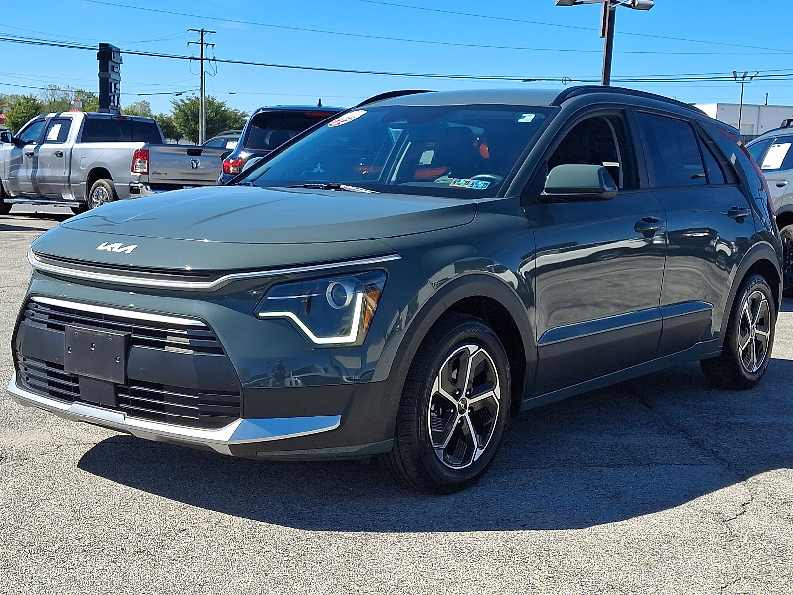 Certified 2023 Kia Niro EX FWD image 3