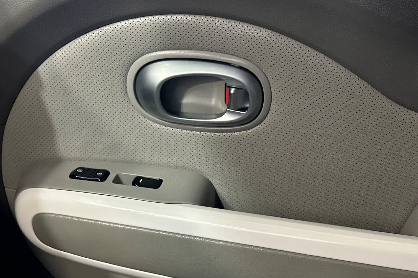 Used 2019 Kia Soul EV + FWD image 19