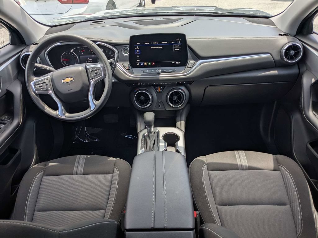 Used 2025 Chevrolet Blazer LT FWD image 12