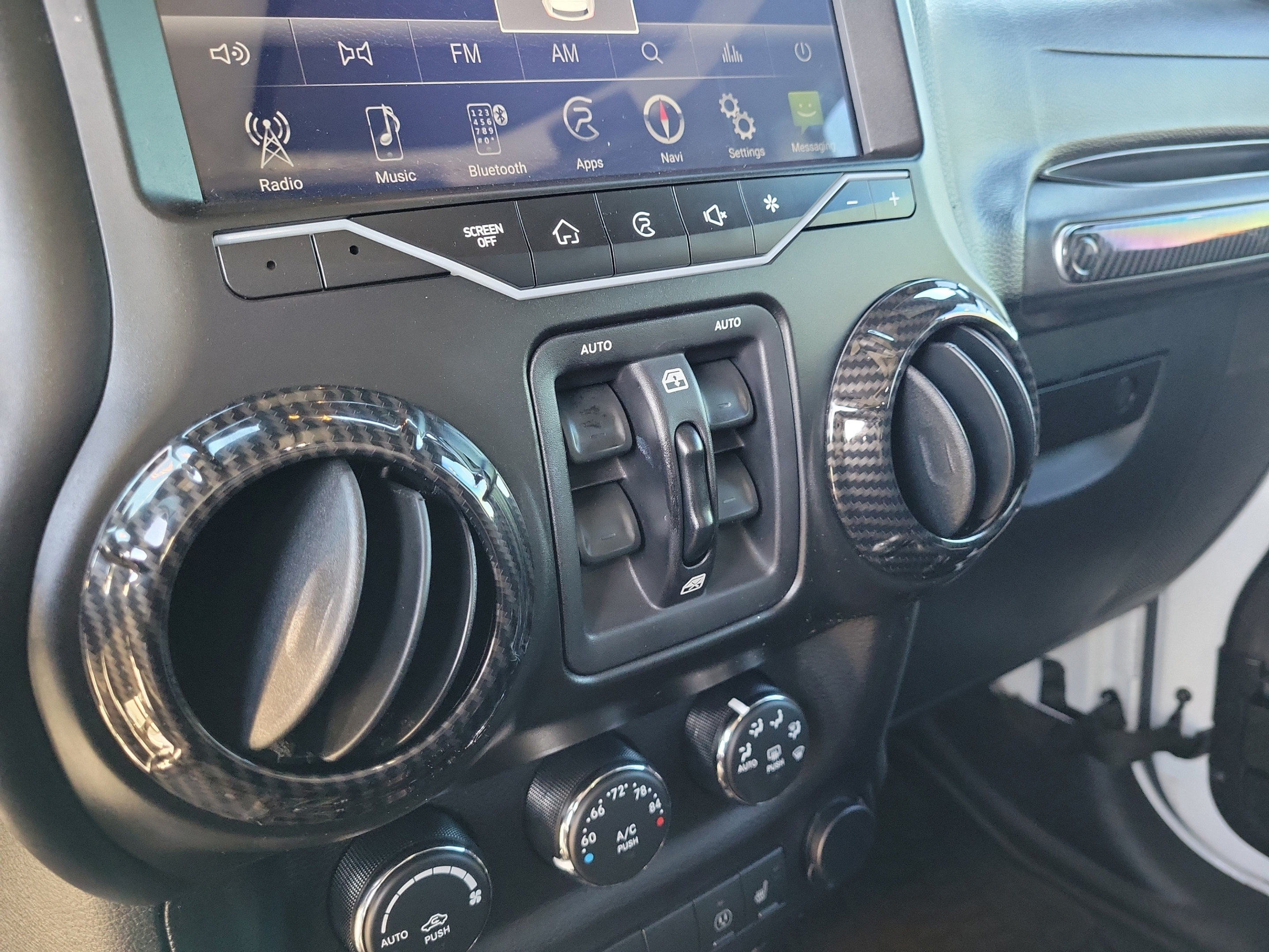 Used 2016 Jeep Wrangler Unlimited Rubicon AWD/4WD image 17