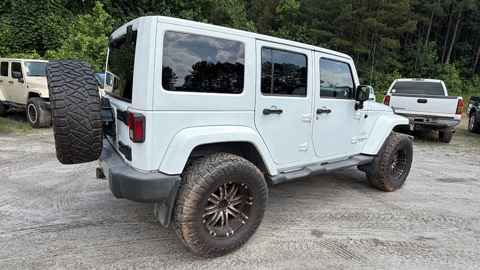 Used 2011 Jeep Wrangler Unlimited Sahara AWD/4WD image 8