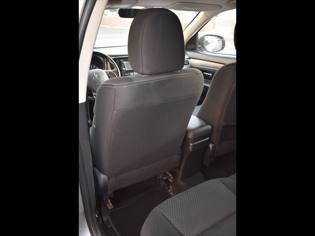Used 2016 Mitsubishi Outlander SE FWD image 19