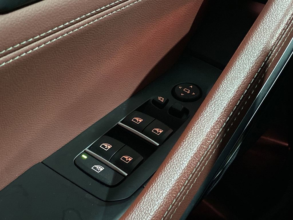 Used 2022 BMW X6 xDrive40i w/ Premium Package image 9