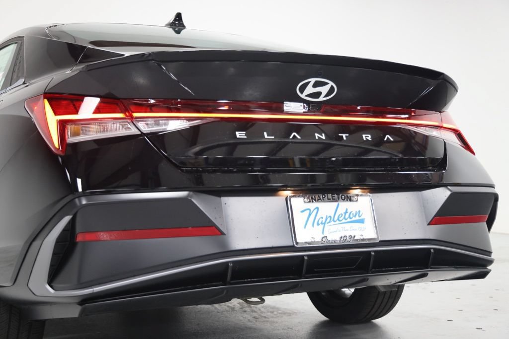 New 2026 Hyundai Elantra SEL Sport Premium FWD image 15