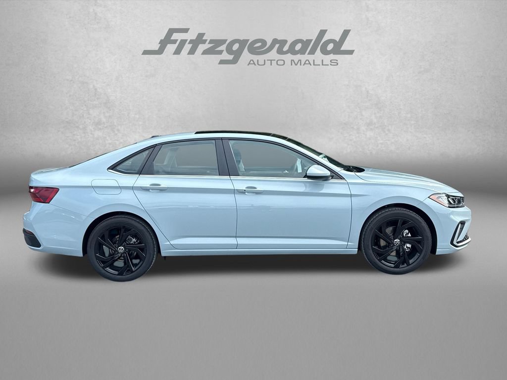 New 2027 Volkswagen Jetta SE FWD image 4