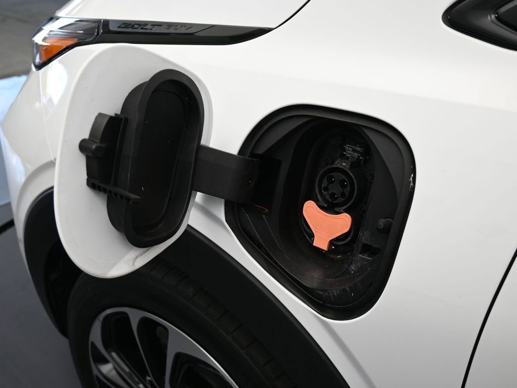 Used 2023 Chevrolet Bolt EUV Premier image 40