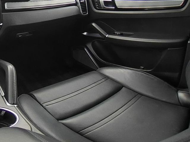Used 2020 Porsche Cayenne Turbo AWD/4WD image 29