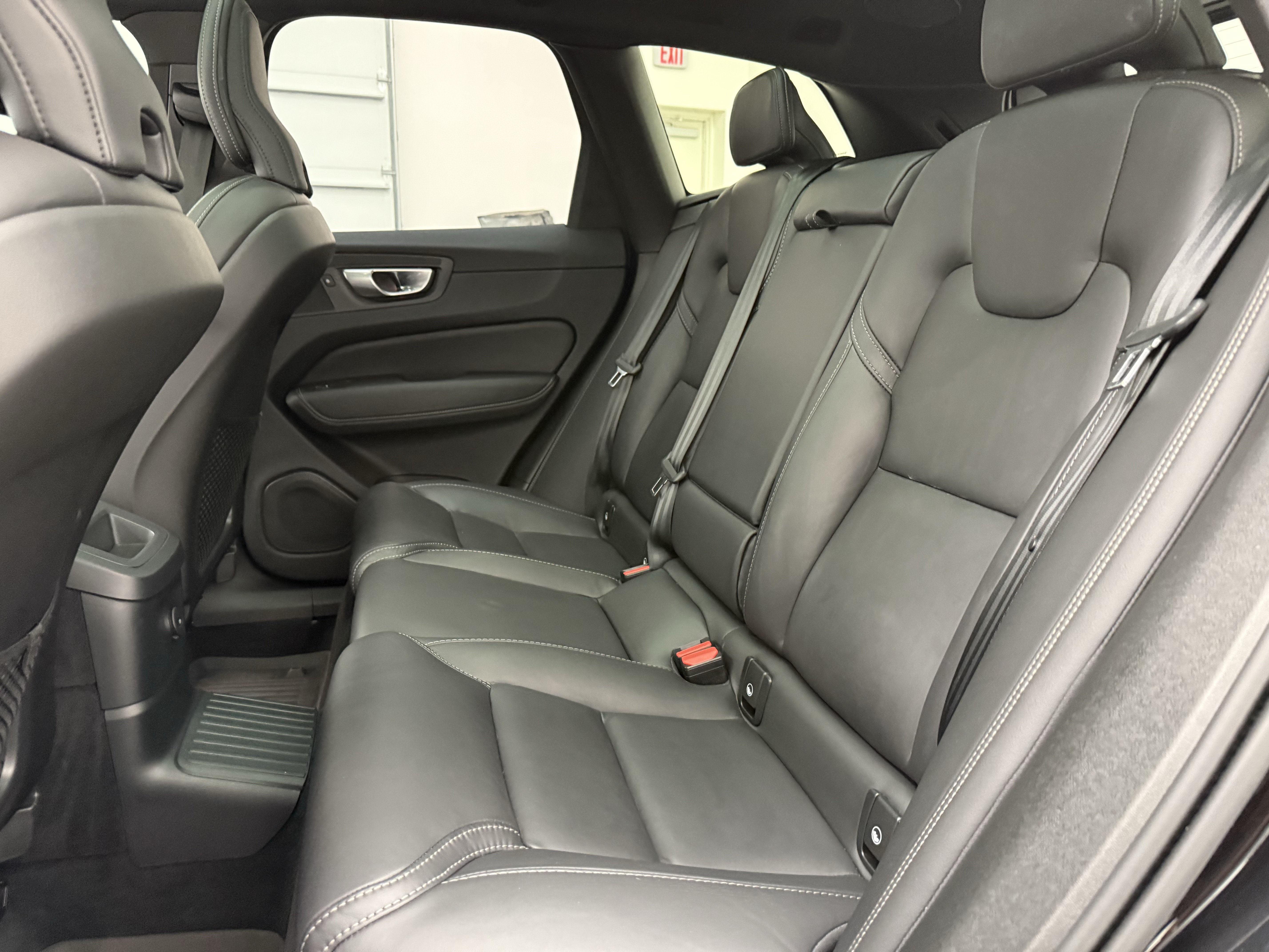 Certified 2024 Volvo XC60 T8 Ultimate w/ Protection Package Premier AWD/4WD image 23