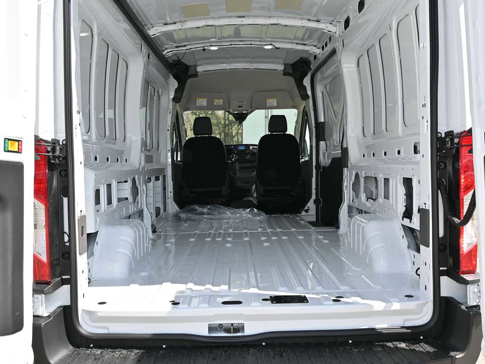 New 2025 Ford Transit 250 148 Medium Roof image 24