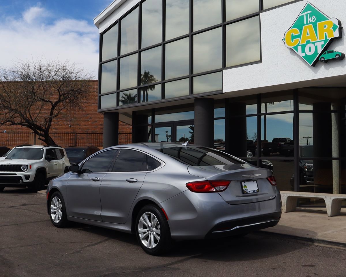 Used 2017 Chrysler 200 Limited Platinum image 9