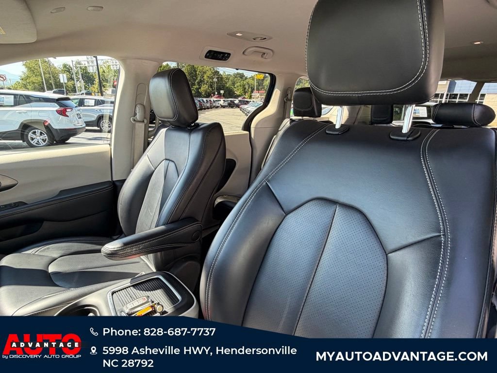 Used 2023 Chrysler Pacifica Touring-L FWD image 8