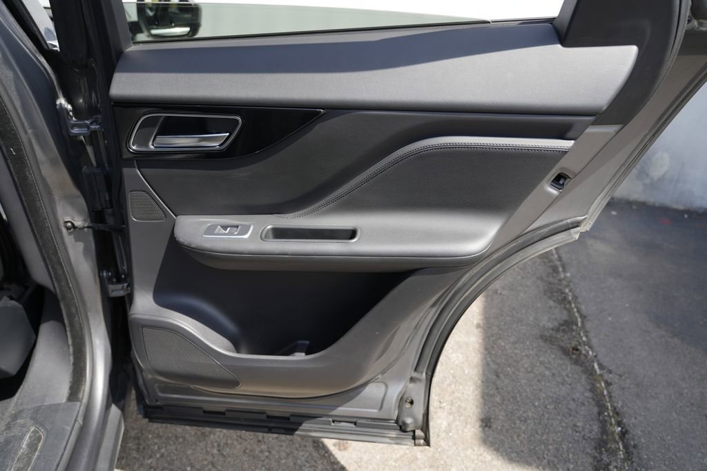 Used 2019 Jaguar F-PACE Premium image 39