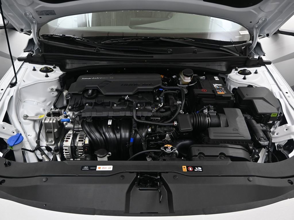 Certified 2025 Hyundai Elantra SEL image 9
