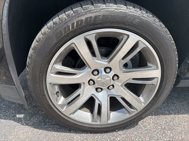 Used 2017 Cadillac Escalade Premium Luxury AWD/4WD image 4