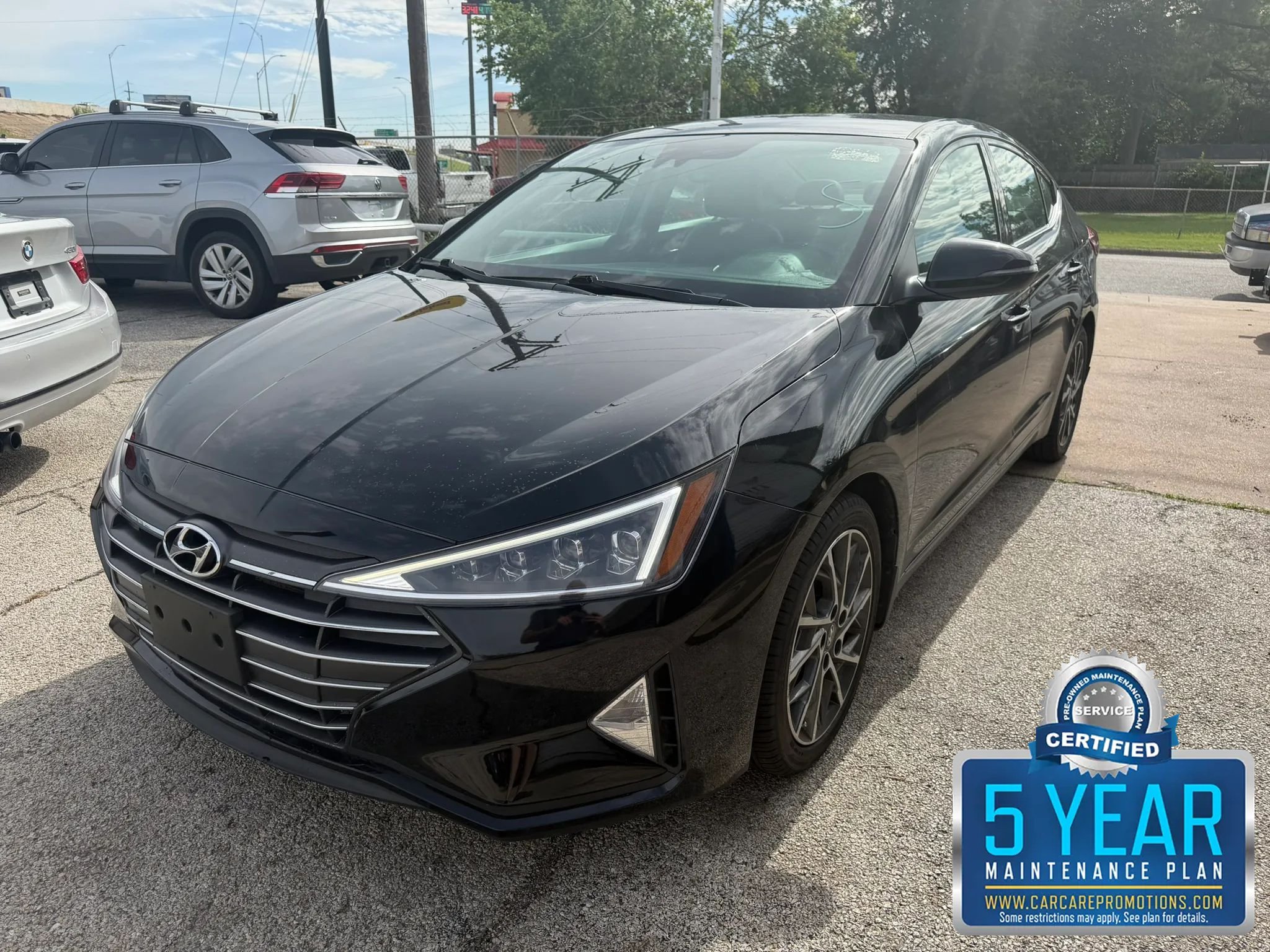 Used 2020 Hyundai Elantra Limited w/ Winter Weather Package FWD image 1