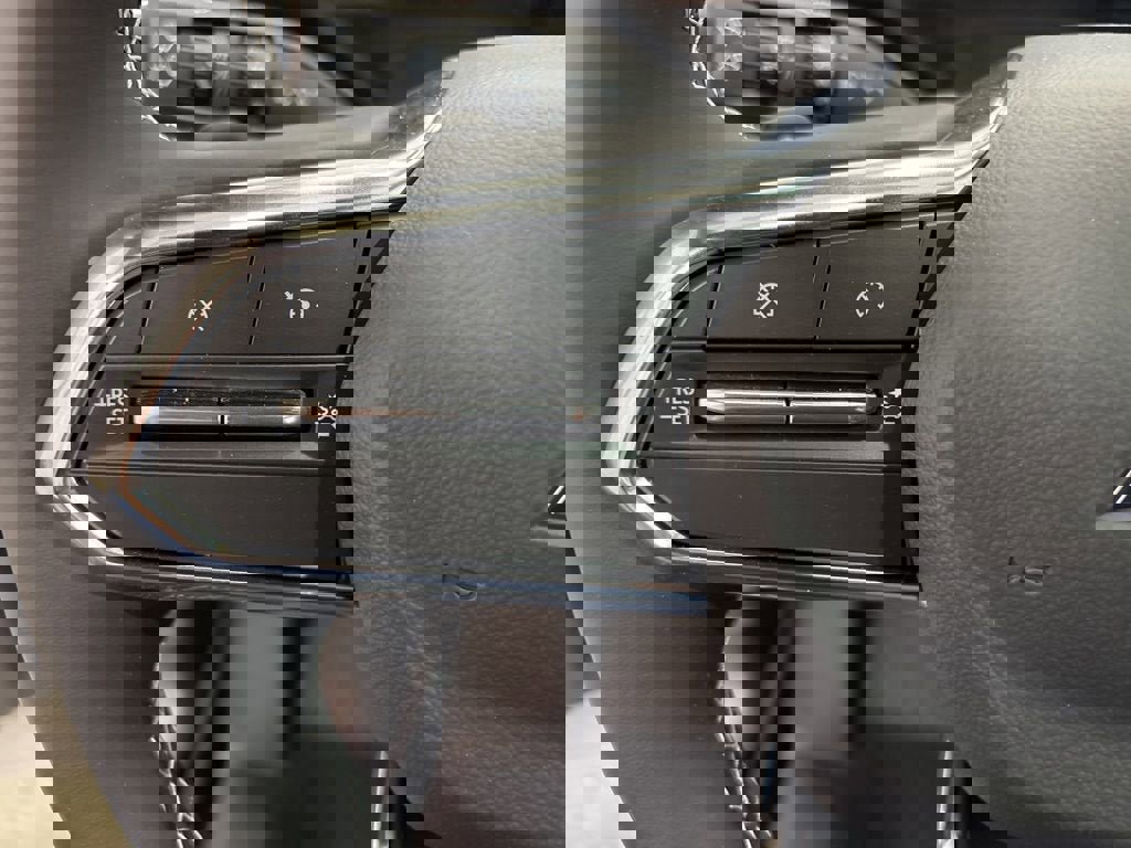 New 2026 Chevrolet Equinox EV LT image 23