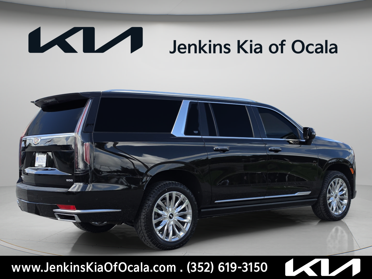 Used 2023 Cadillac Escalade ESV Premium Luxury w/ Performance Package AWD/4WD image 4