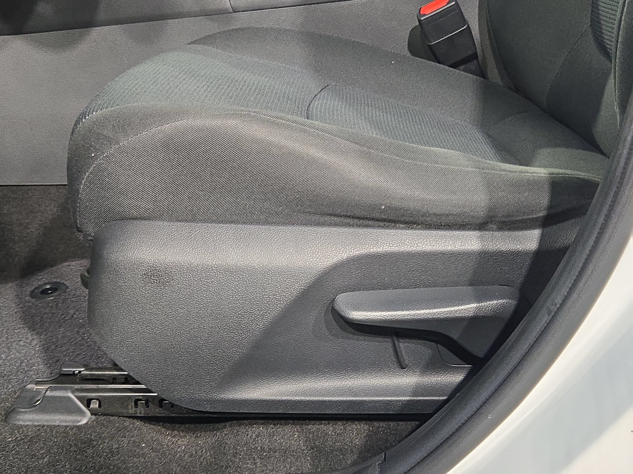Used 2022 Toyota RAV4 LE FWD image 22