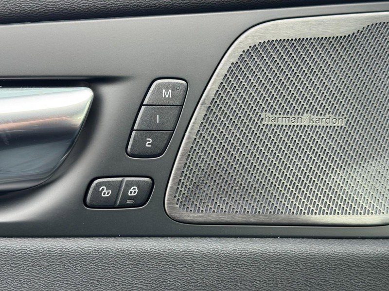 New 2026 Volvo XC60 T8 Ultra w/ Climate Package image 10