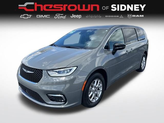 Used 2025 Chrysler Pacifica Select FWD image 1