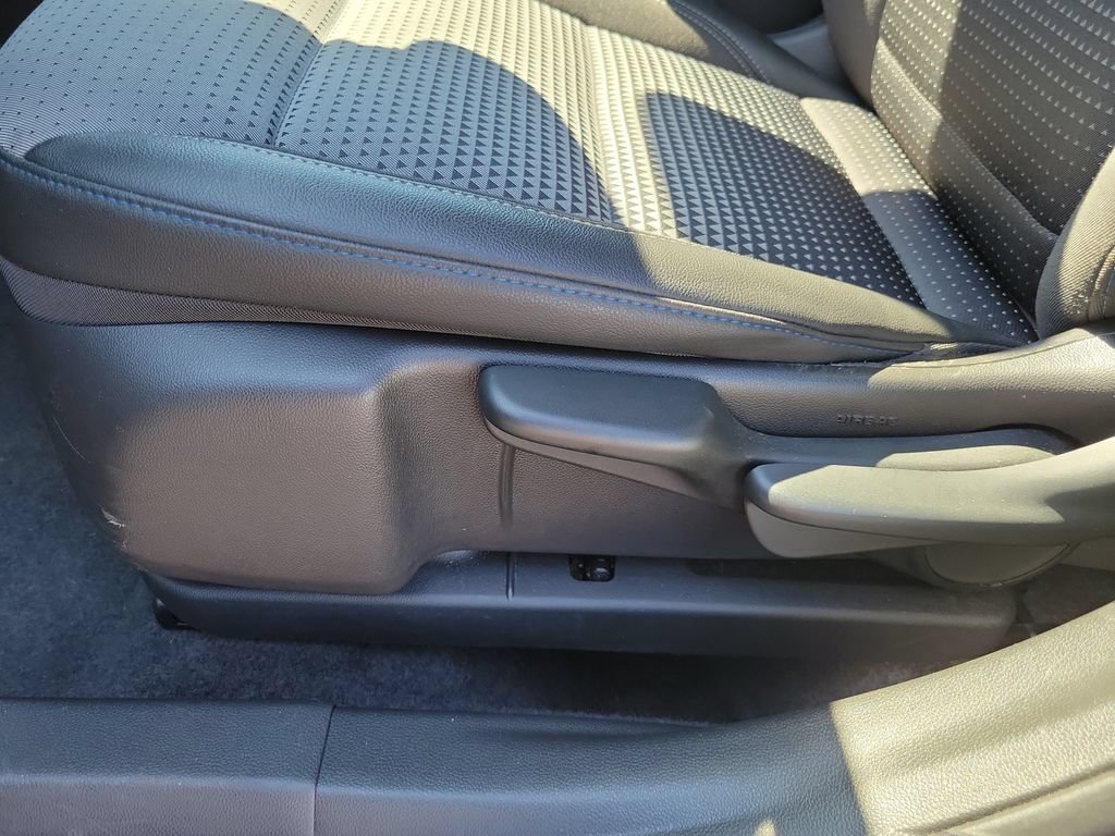 Used 2025 Chevrolet Trax LT FWD image 21