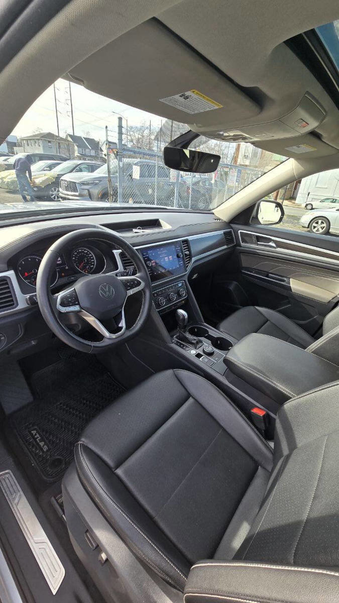 Used 2021 Volkswagen Atlas SE image 6